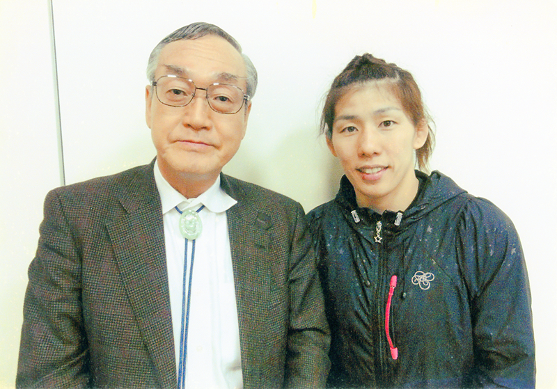 Web東海新報|大学生向け28年度用英語教科書に「おおふなトン」が登場、盛町出身の千葉剛氏が編集