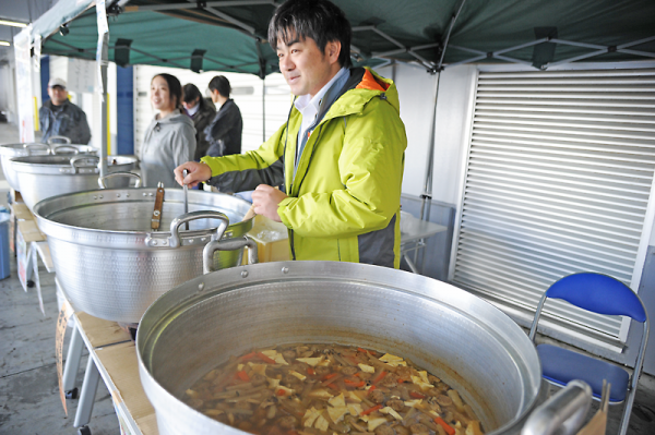 しょうゆ、みそ味のサンマすり身汁も好評を博した