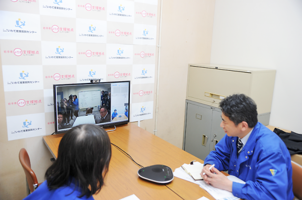 相談者は地元にいながら専門家の相談が受けられる=大船渡地区合庁