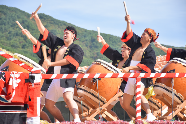 各祭組では大迫力の太鼓も
