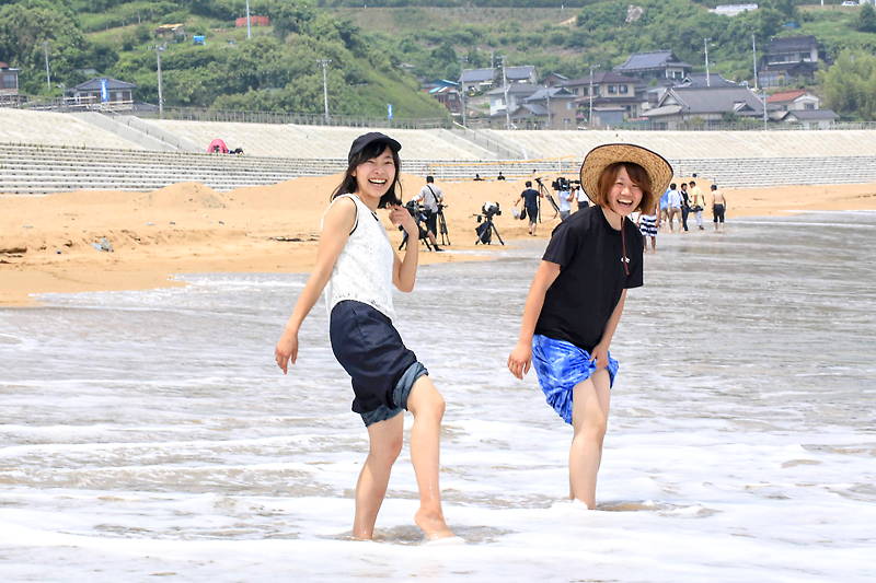 Web東海新報 ８年ぶり 浜辺に笑顔 広田海水浴場がオープン 陸前高田 別写真あり