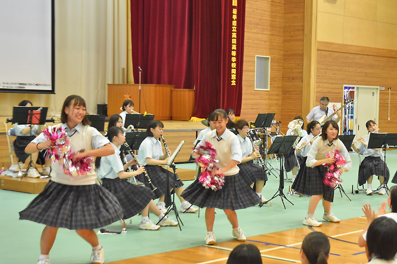 Web東海新報 生徒が学びの成果披露 ステージ発表や作品展示など 高田と大船渡両高で文化祭 別写真あり